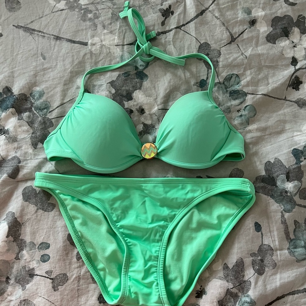 Xhilaration Swim Suit (Size Medium)